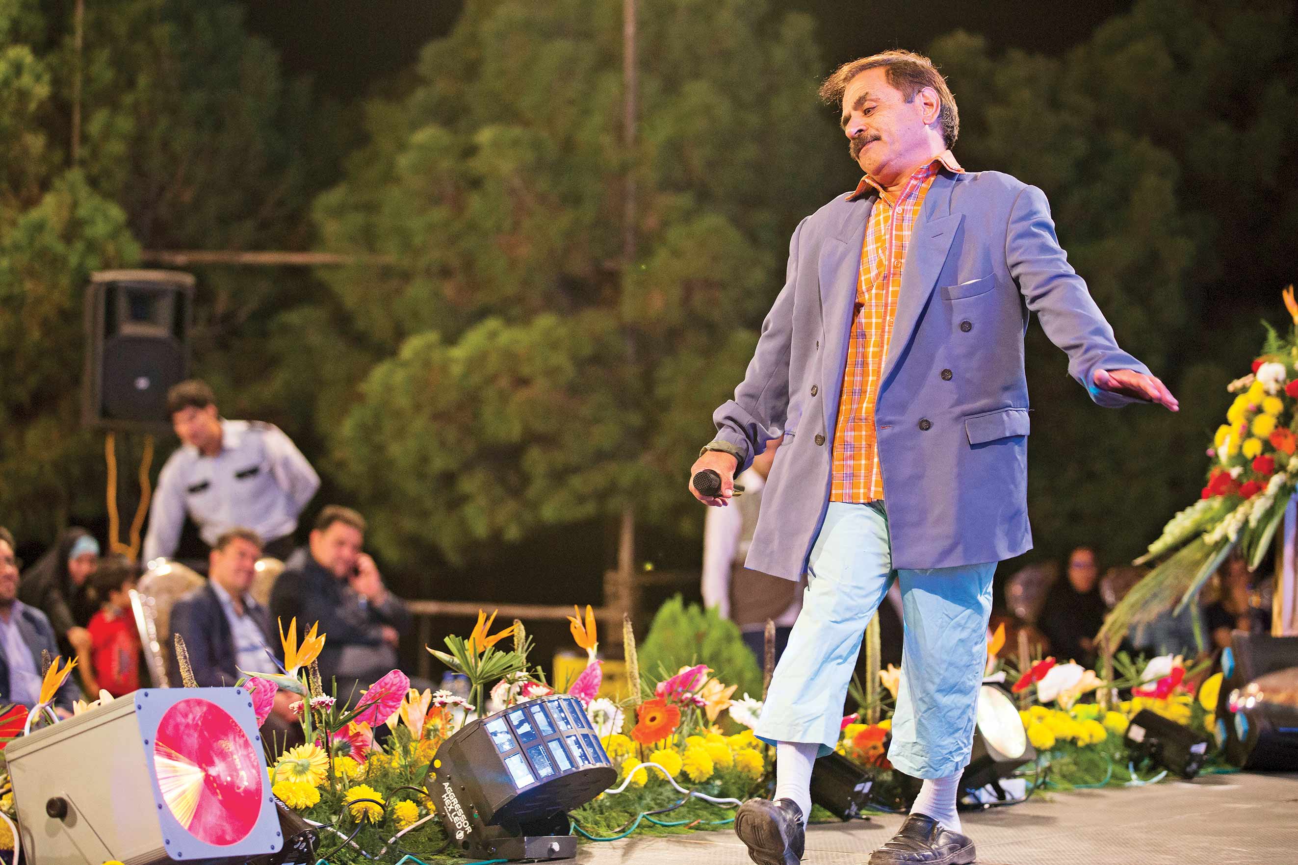 ترجیح می‌دهم مردم را بخندانم