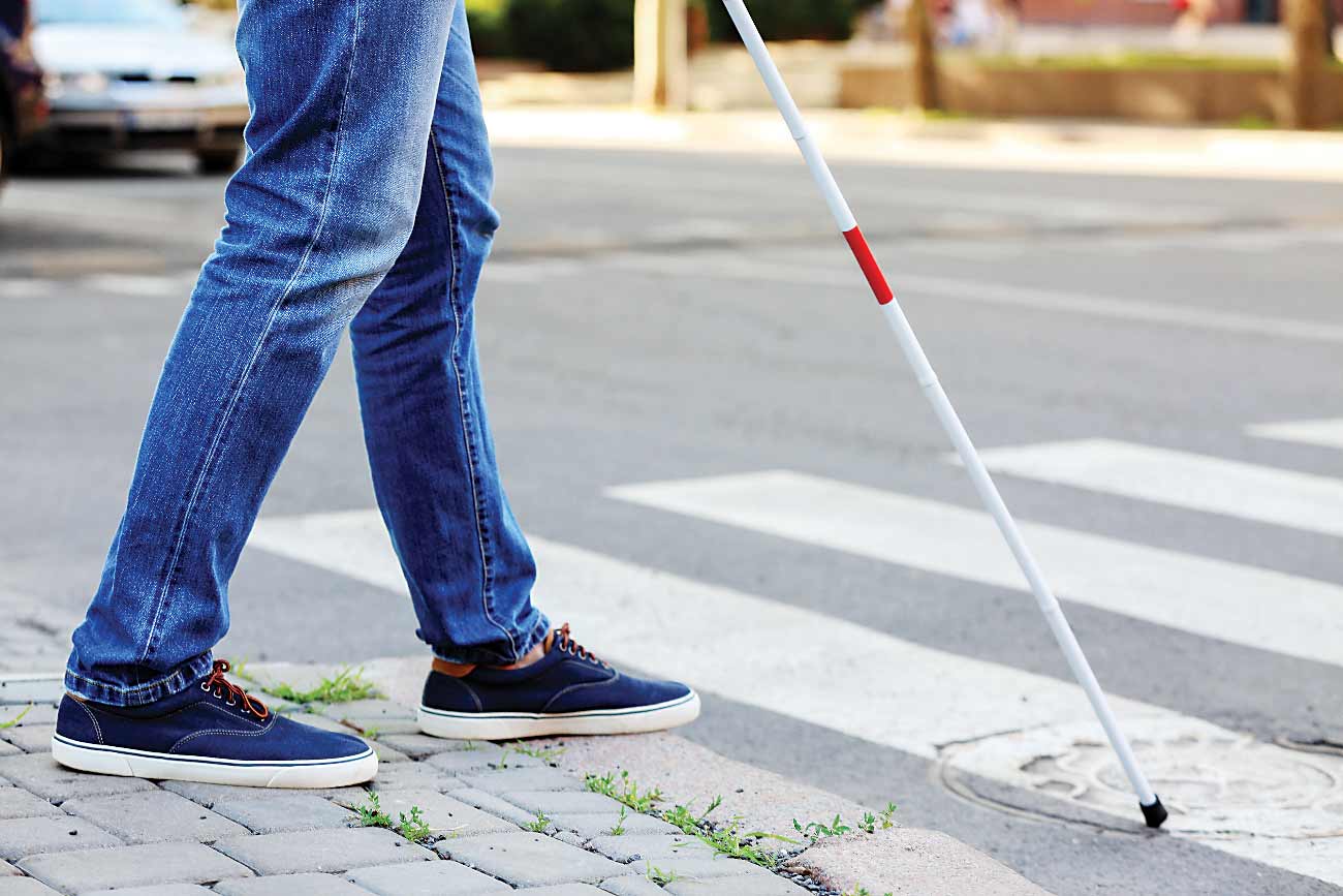 با عصای سپید...