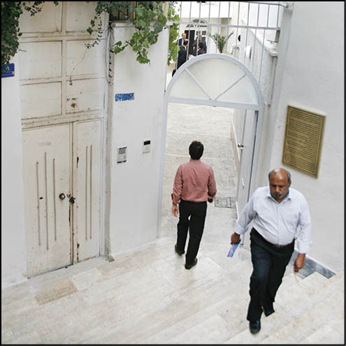 آشنایی که غریب مانده