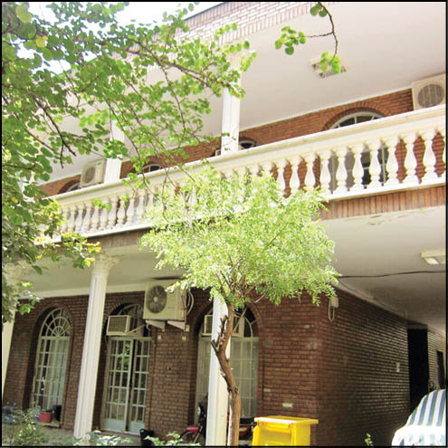 منزلی به رنگ ارغوان