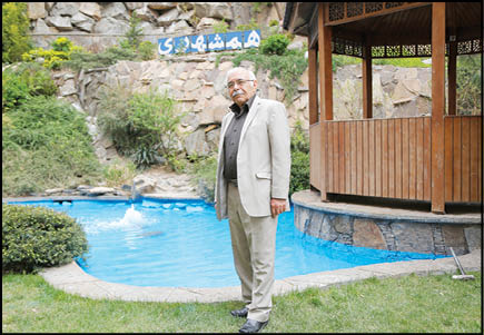 شعر باید زنده بماند