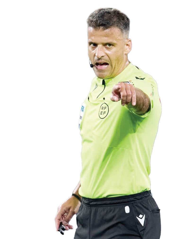 حذف داور منفور رئال