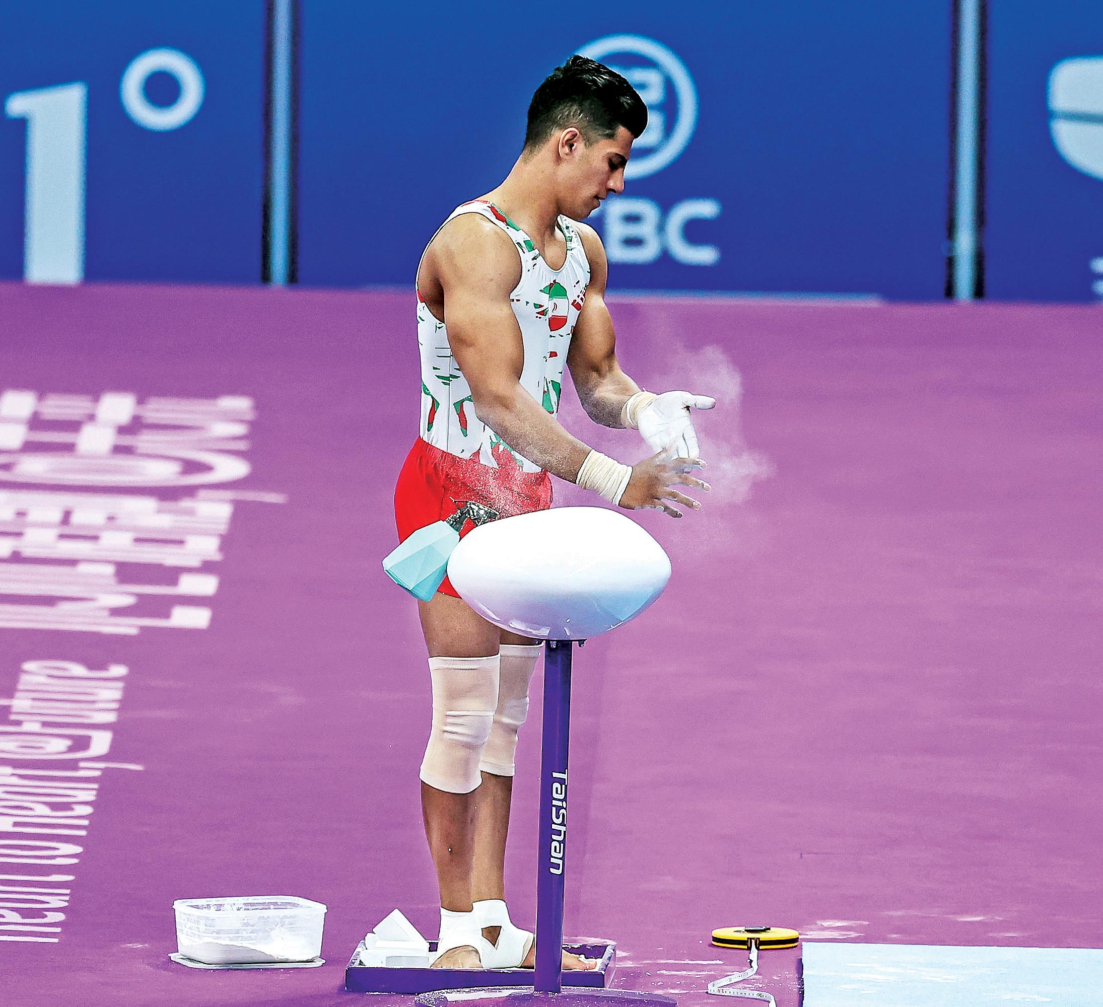 مهدی الفتی بعد از گرفتن نخستین مدال تاریخ ژیمناستیک ایران در بازیهای آسیایی هانگژو 2022 میگوید گرفتن مدال در المپیک پاریس هم دور از دسترس نخواهد بود