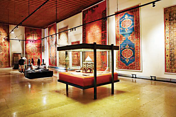 به تماشای نقش‌های قالی