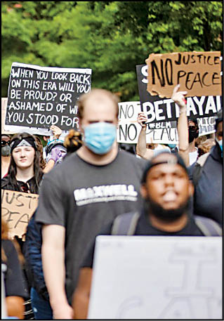 وابستگی اطلاعاتی آمریکا به صهیونیست‌ها