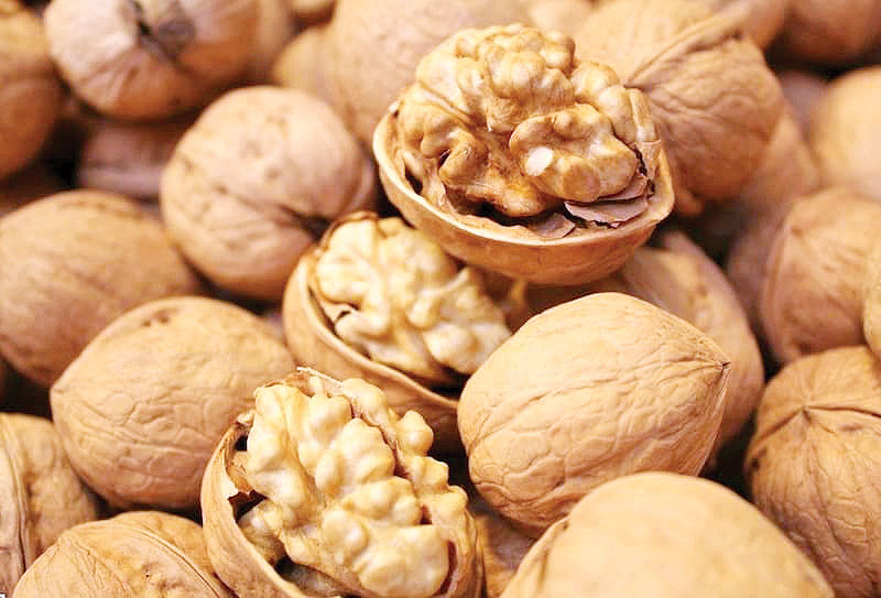 تقویت پوست و موی کودک با گردو