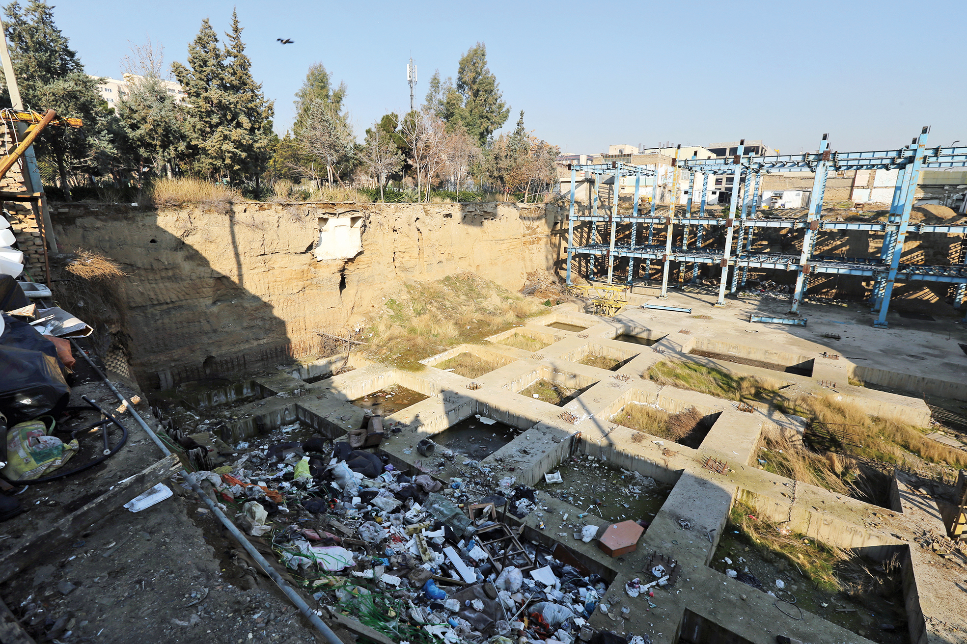 معمای 1295ساختمان‌ رها‌شده در تهران