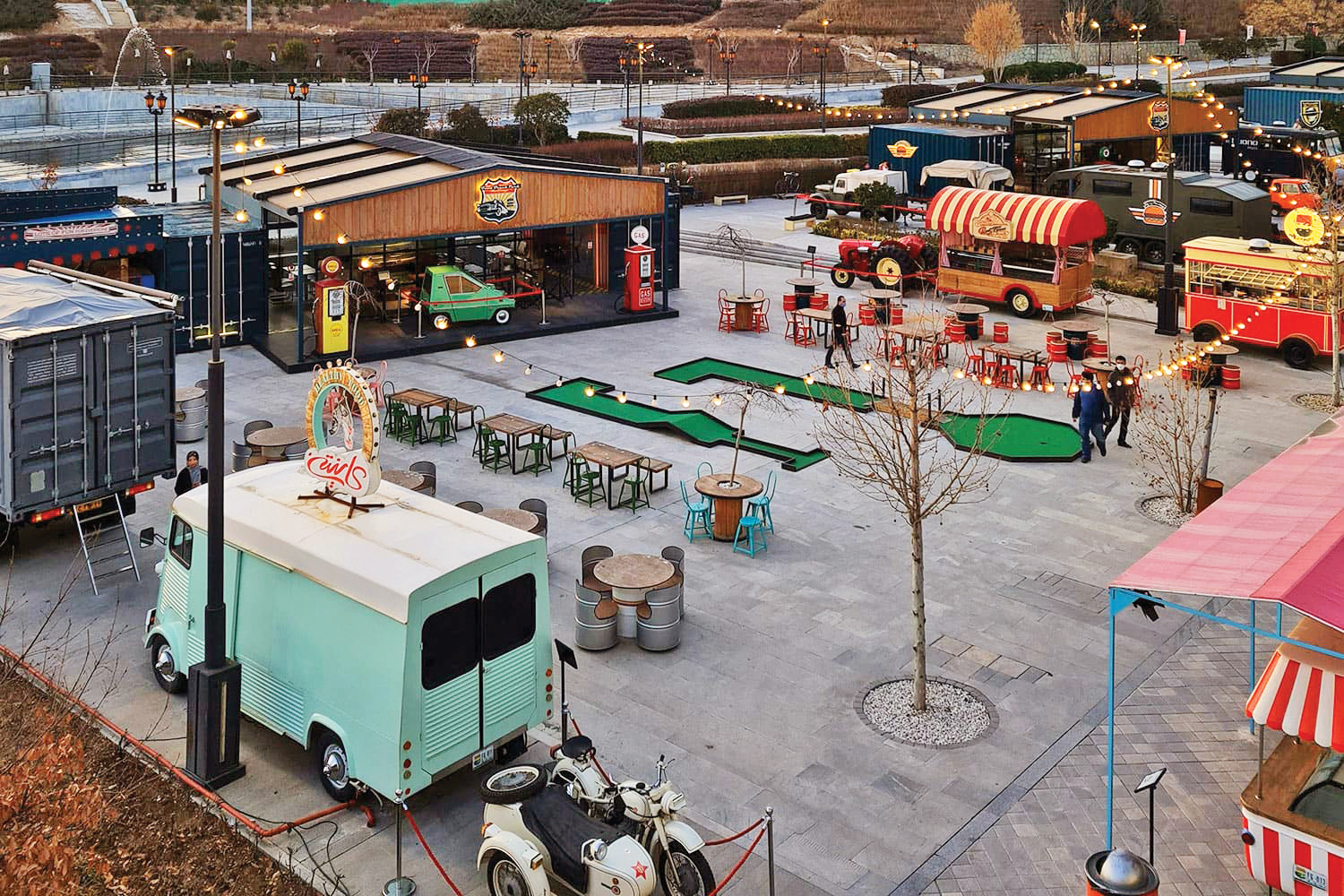 در گوشه و کنار این شهر خودروهایی با چاشنی‌های متفاوت شما را شگفت‌زده می‌کند