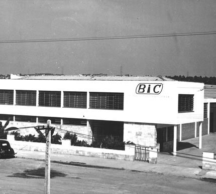 بومی‌سازی‌ یک برند خارجی