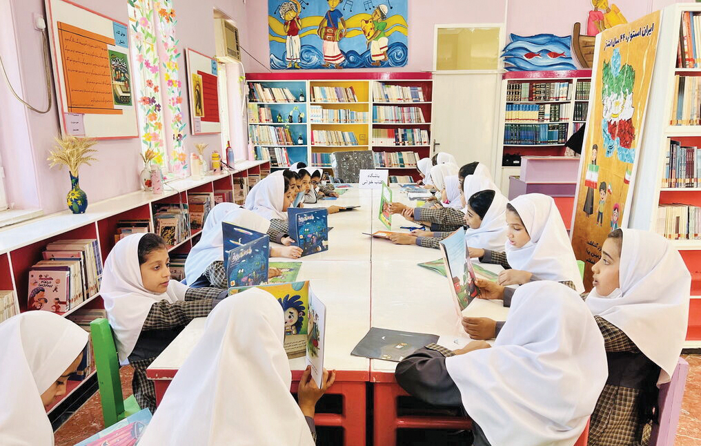 بچه‌ها در صف اول کتابخوانی