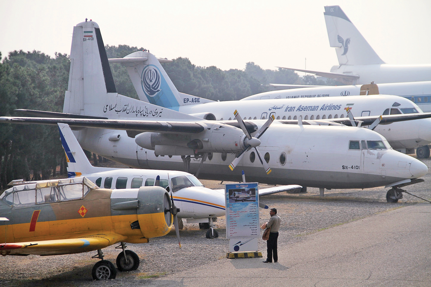 نمایشگاه هواپیمایی کشور محل گردش نیم‌روزی است
