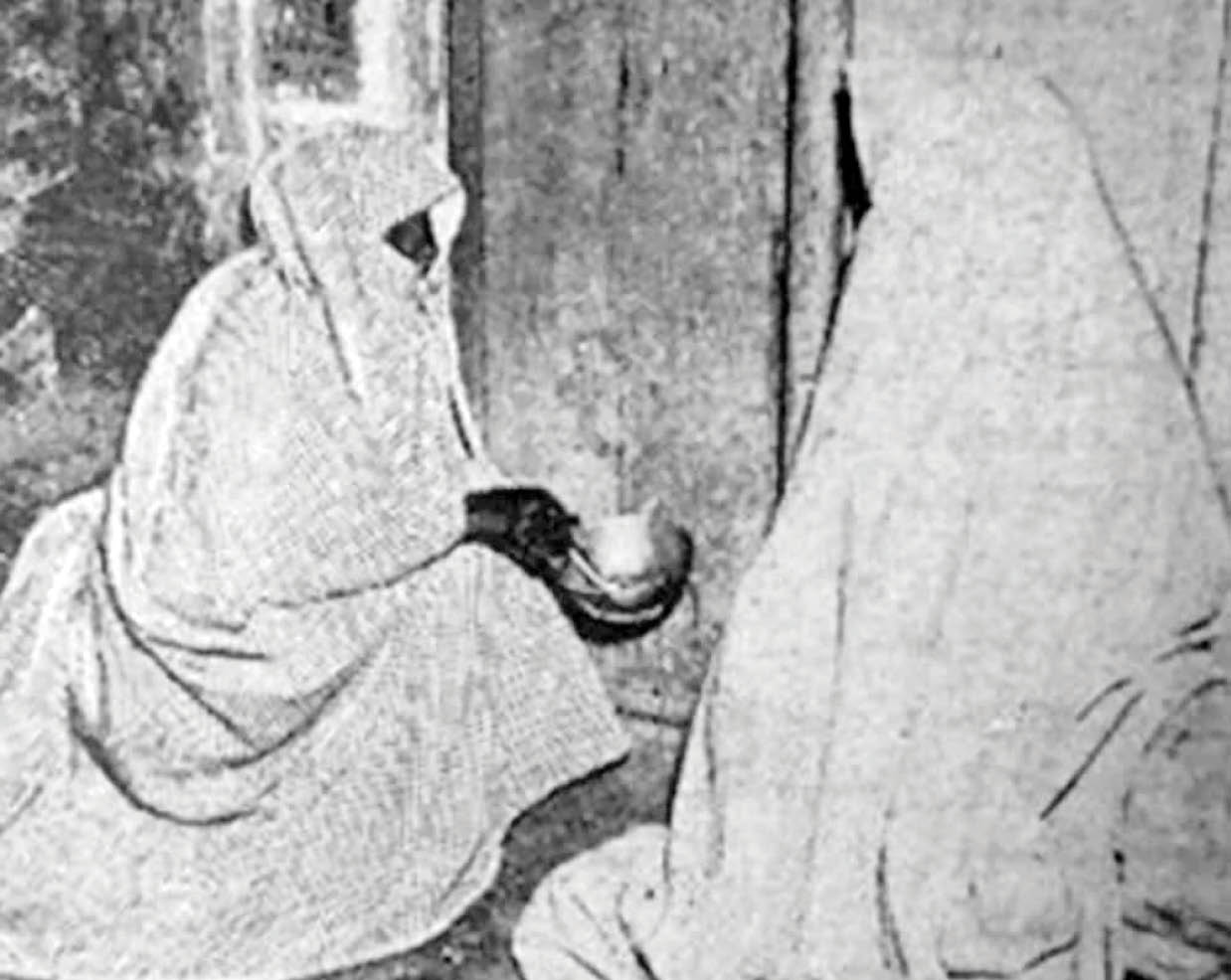 از قاشق‌زنی تا بخت‌گشایی با جوراب و شال!