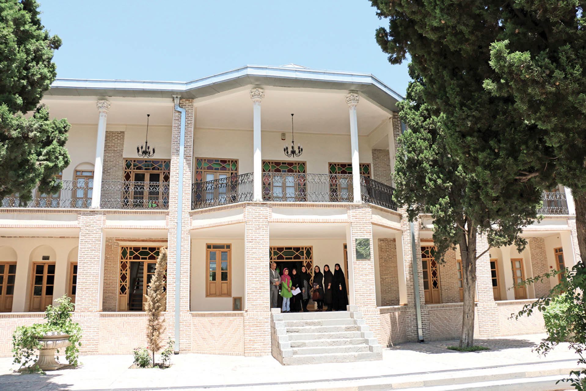 پایتخت، خانه‌ها و مکان‌های تاریخی، منسوب به اقلیت‌ها دارد