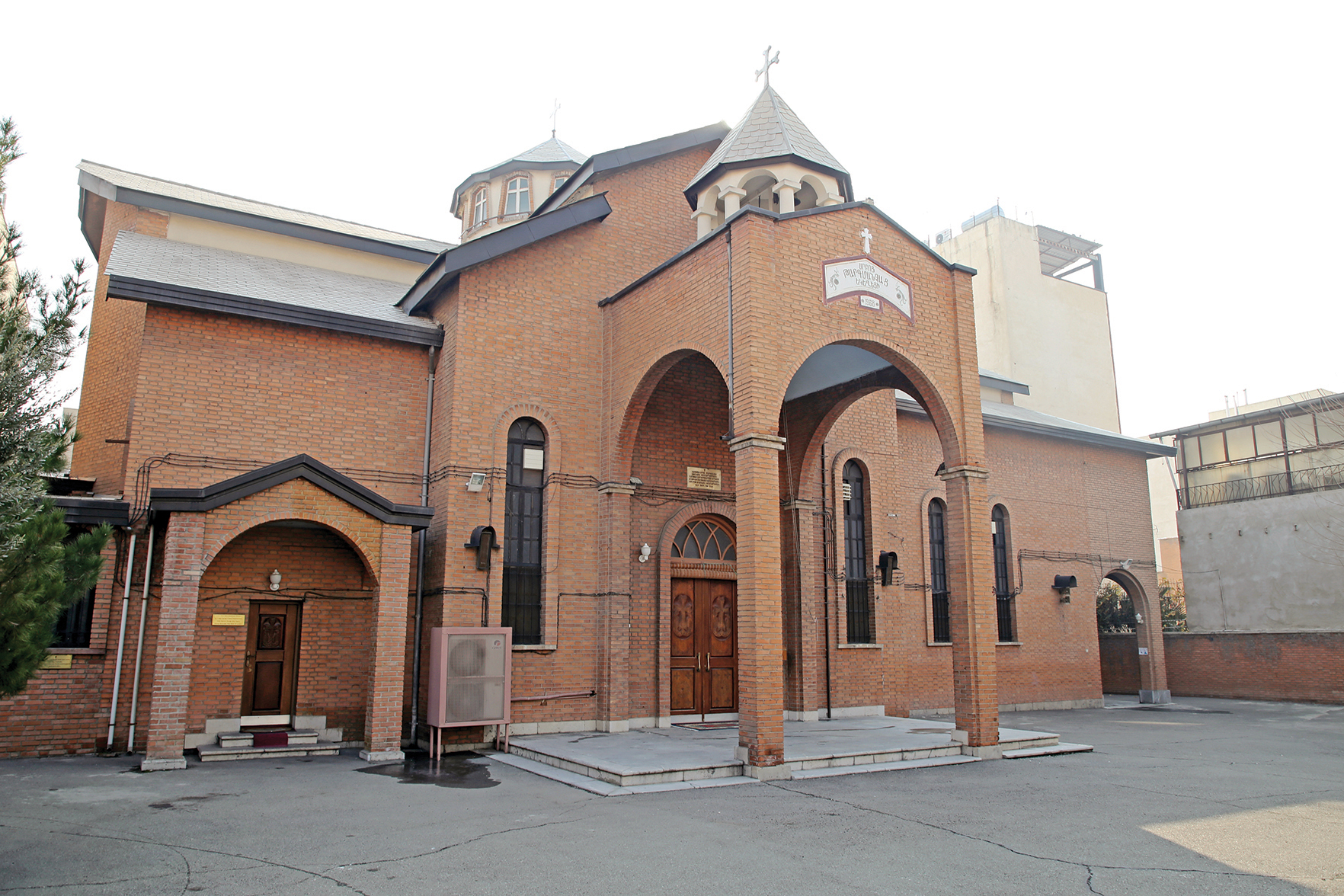 از مهاجرت به ارمنستان تا زلزله بوئین‌زهرا