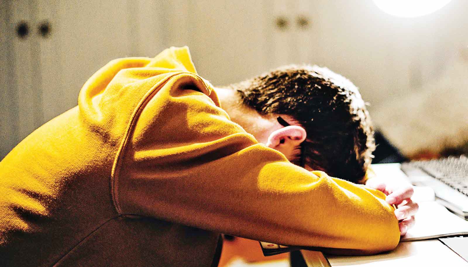 کیمیایی که خواب ما را پر از بیداری می‌کند!