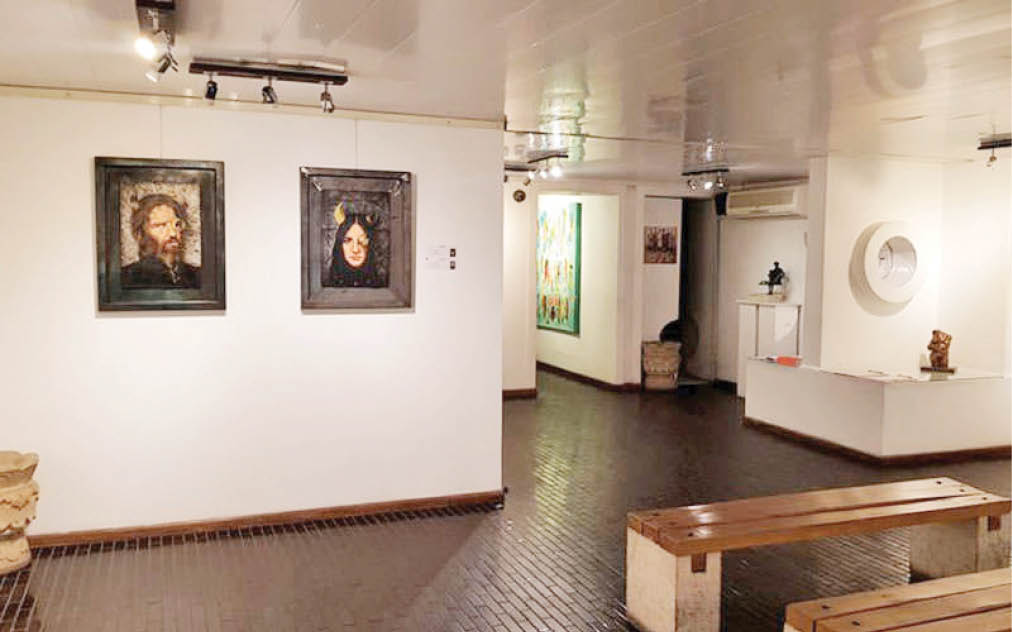 گالری‌گردی در روزهای سرد بدون برف تهران