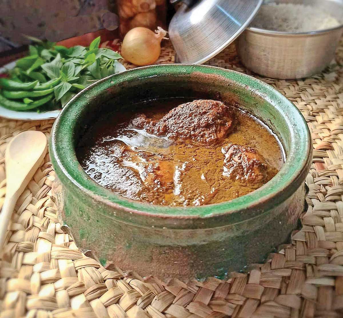 در میان غذاهای مختلف تهرانی‌ها خورش‌ها تنوع و قدمت بیشتری دارند