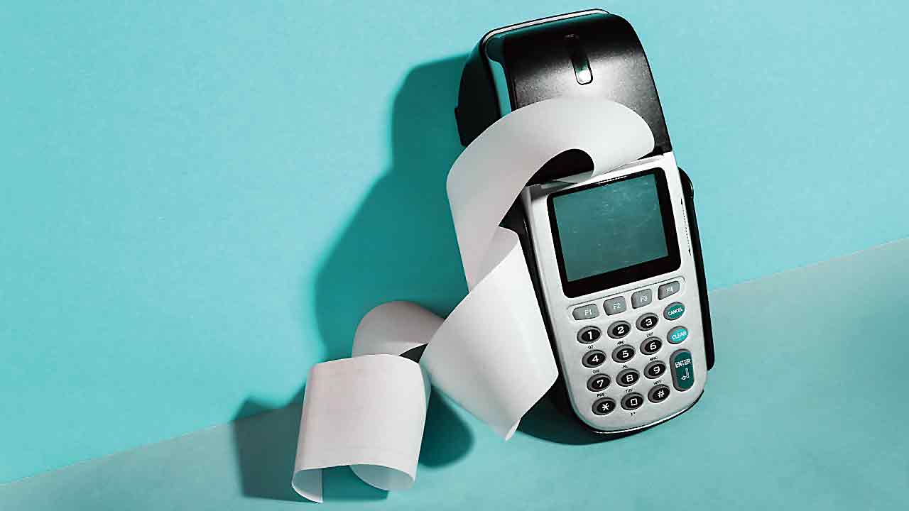 پوز جعلی، جیب خالی