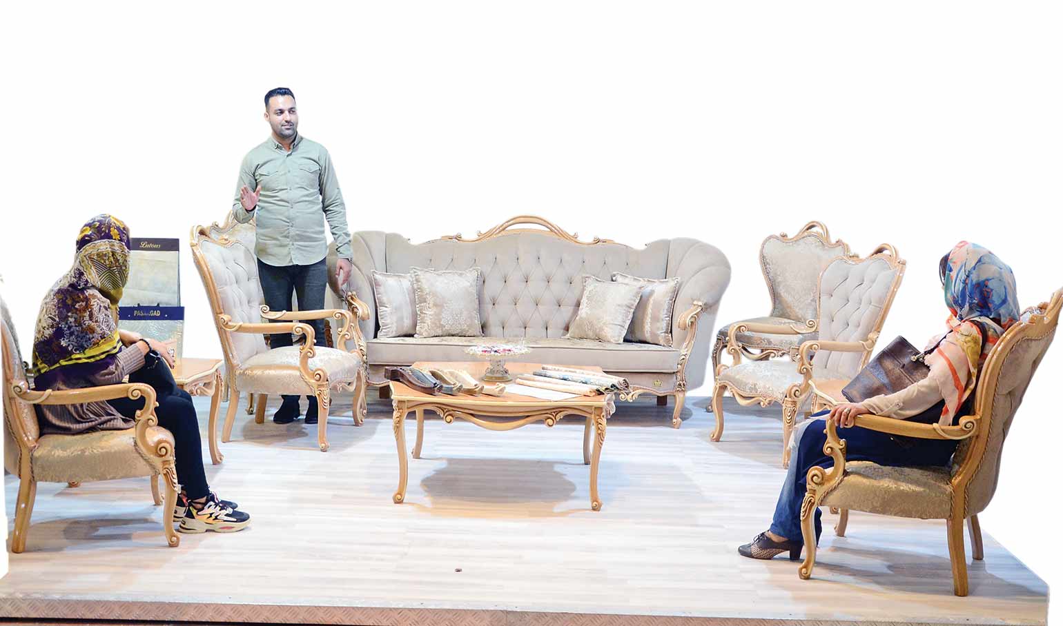 حسن احمدیان، رئیس اتحادیه تولیدکنندگان و صادرکنندگان مبلمان ایران پاسخ می‌دهد