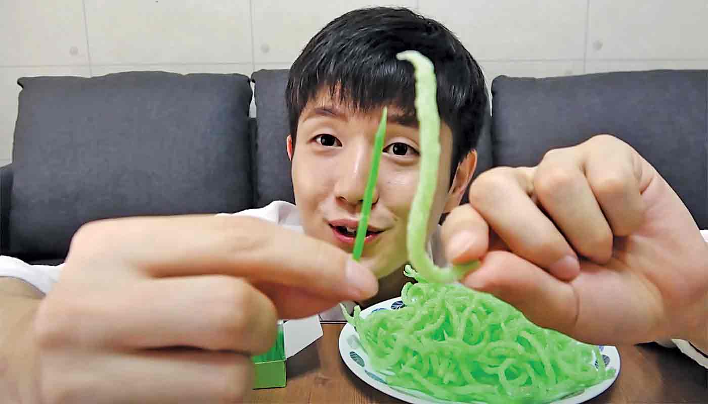 خلال دندان غذای عجیب کره‌ای‌ها