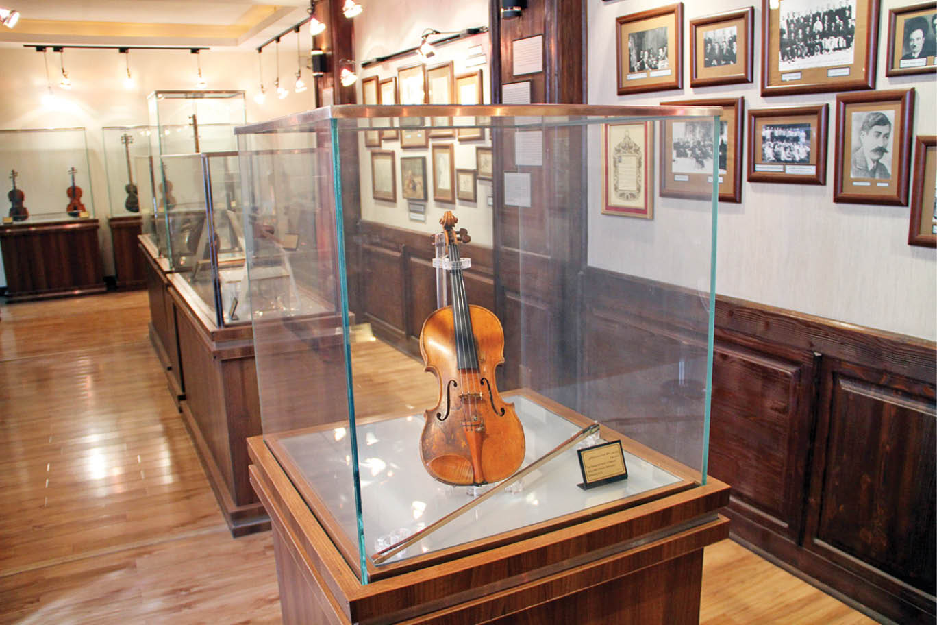 برخی از بناهای پایتخت یادگاری‌های تاریخ موسیقی این سرزمین را در دل خود جای داده‌اند