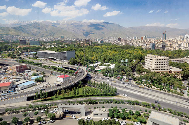 افتتاح با چاشنی انتخاب مردمی