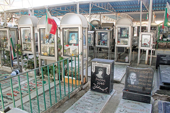 لاله‌های در خون خفته