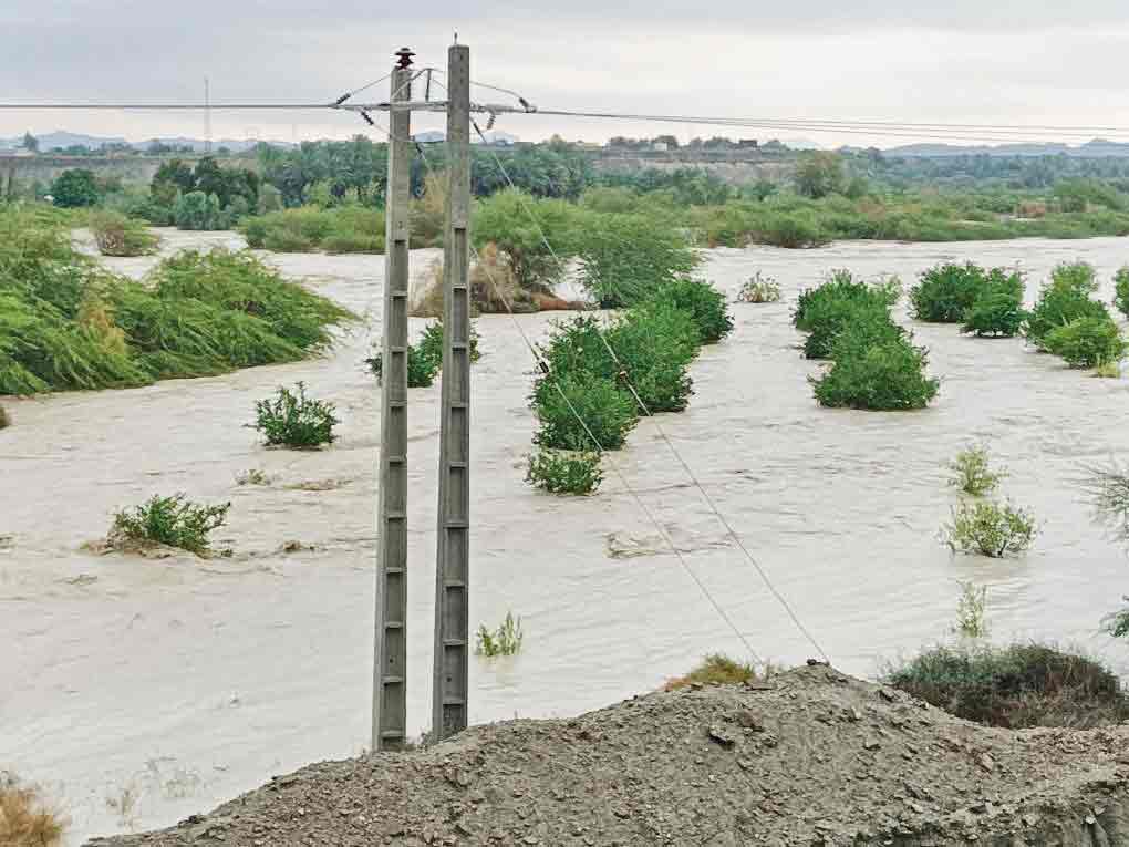 گفت‌وگو با پدر و پسری که به طرز معجزه‌آسایی از سیل سیستان و بلوچستان نجات یافتند