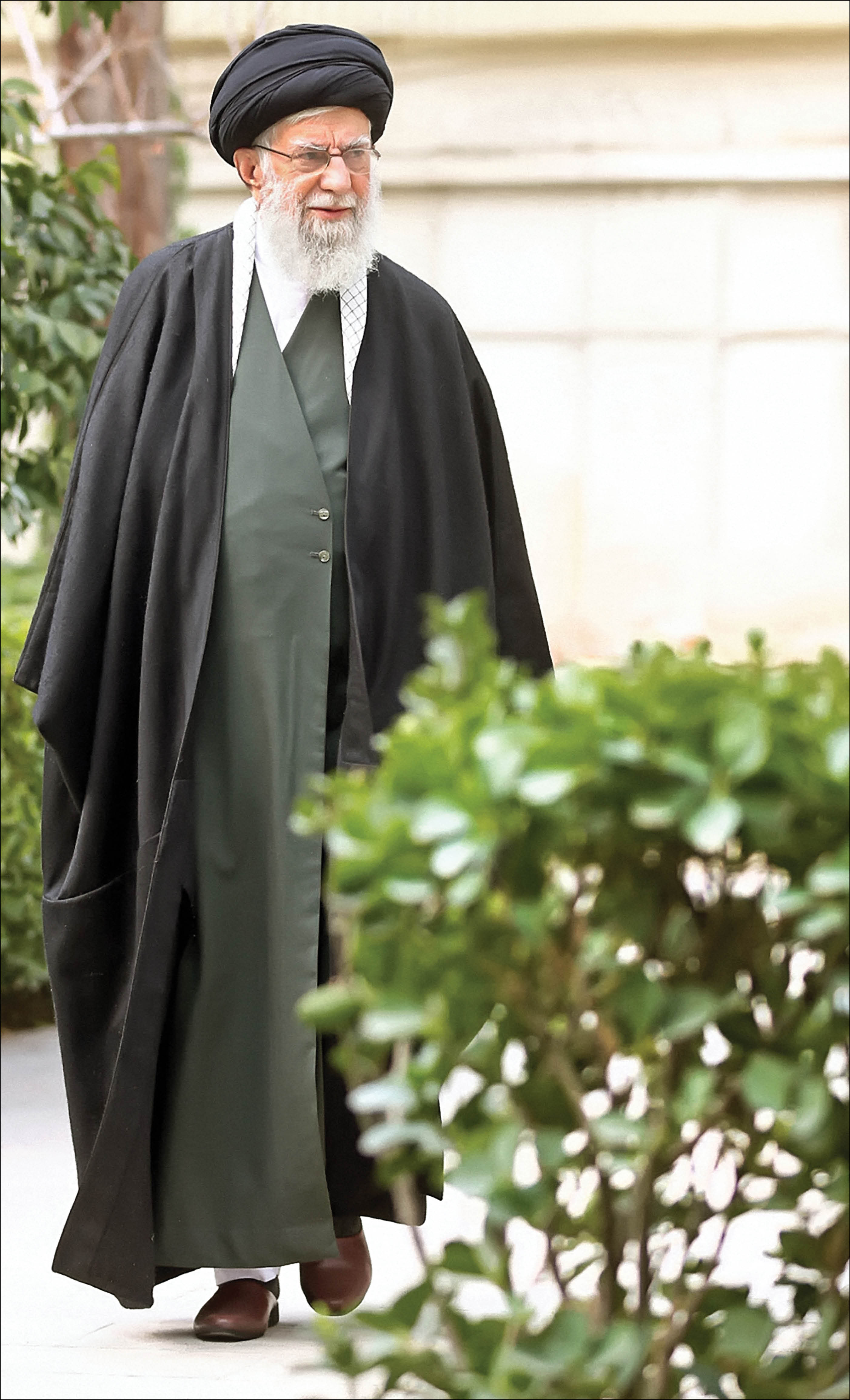 رهبر معظم انقلاب: حضور در انتخابات جهاد بود