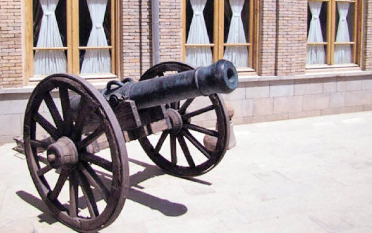 ماجرای چشم خروس و توپ درکردن در ارگ و توپخانه