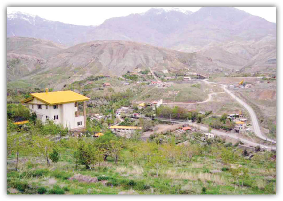 اطراف شهر مقاصد گردشگری دیدنی‌ای برای گذران اوقات فراغت دارد