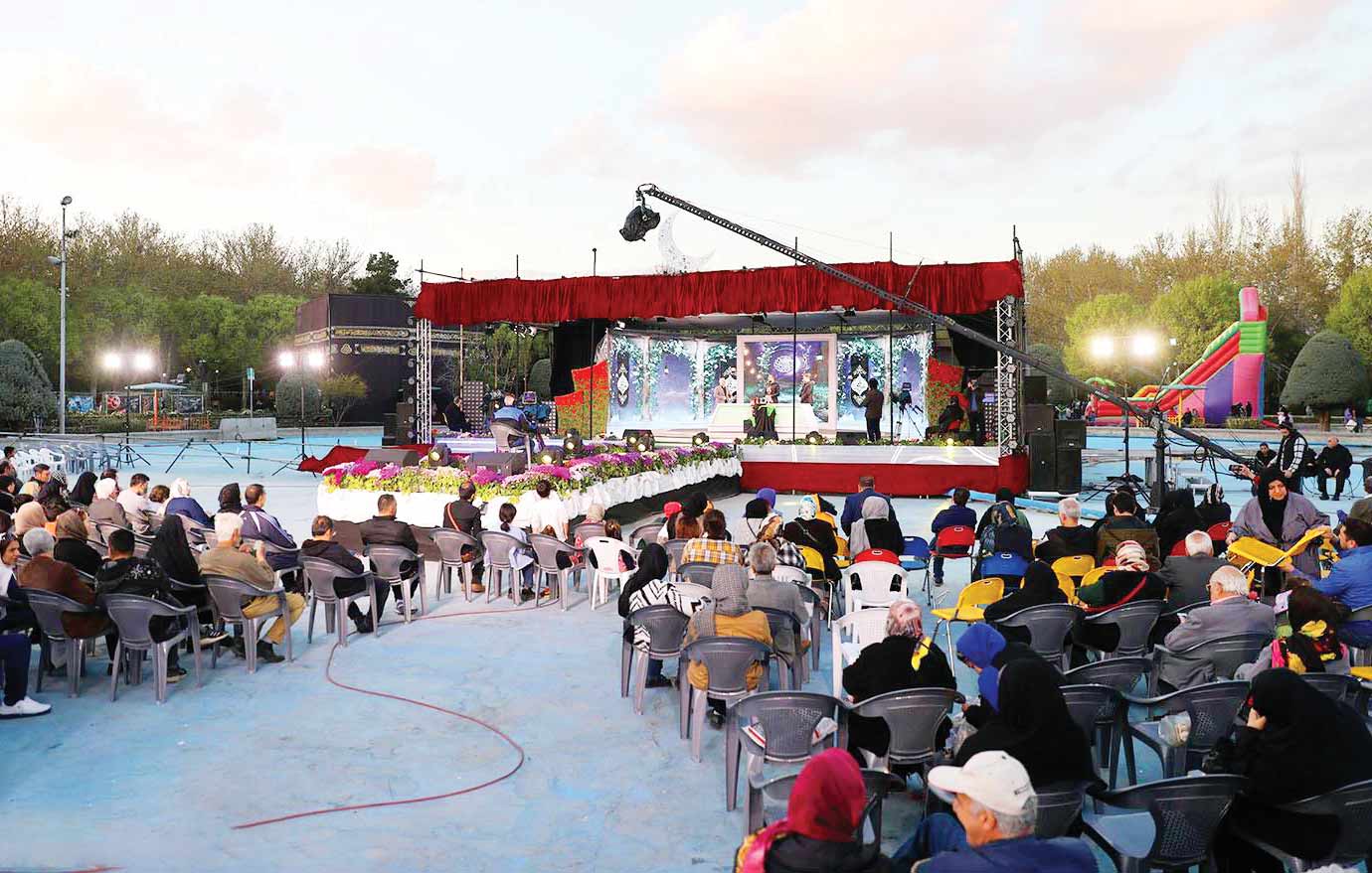 پذیرایی با افطاری ساده در بوستان‌های تهران