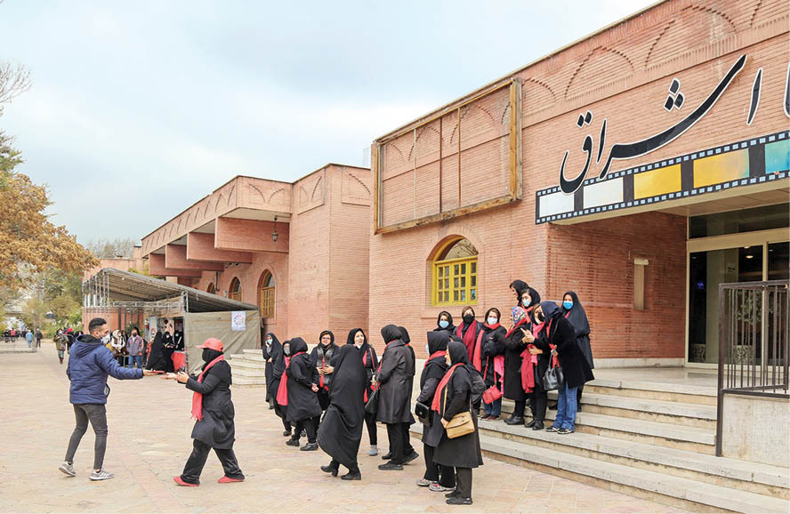 باغ عمارتی با قطورترین بادگیرهای ایران