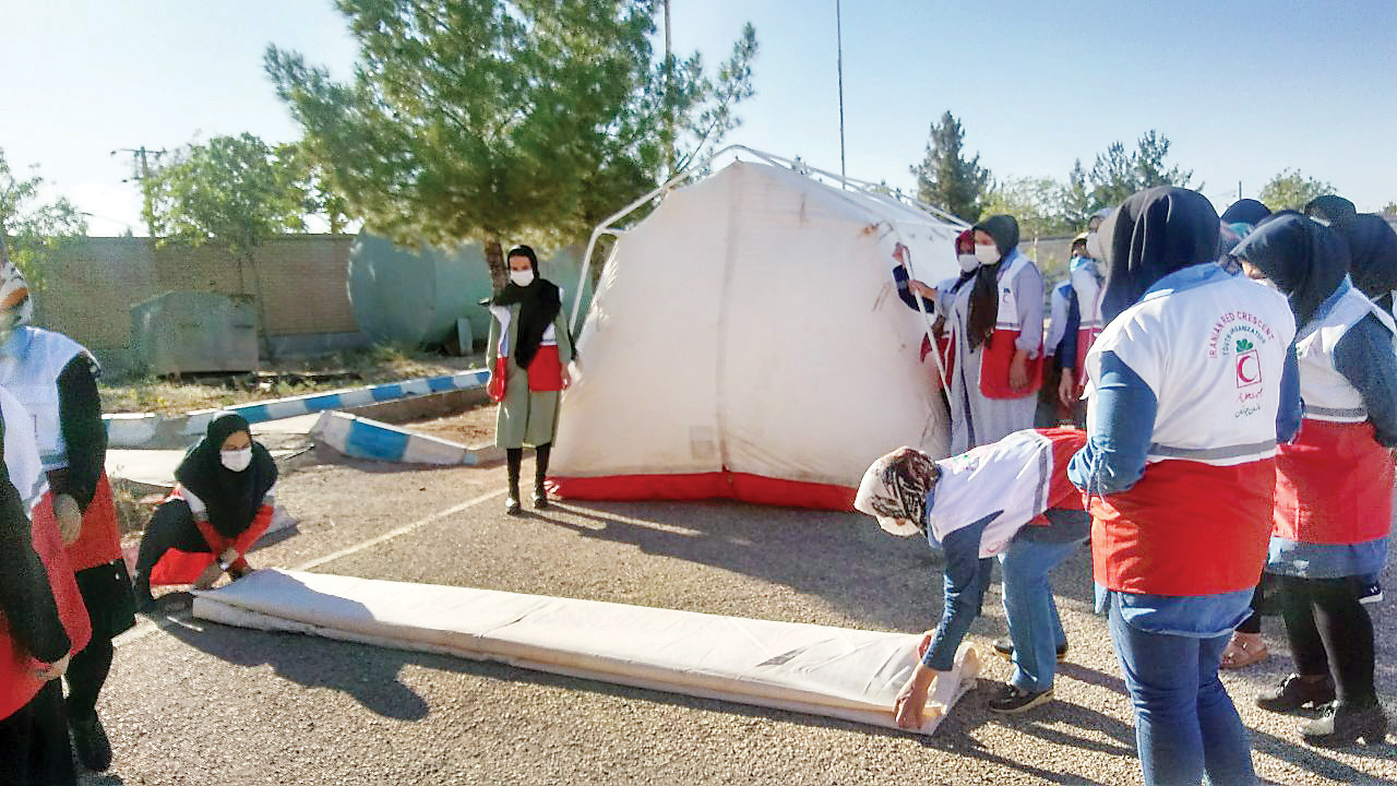 یاس؛ مهربان با دختران کمیته امداد