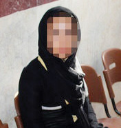 موادفروشی دختر جوان با موتوربرقی