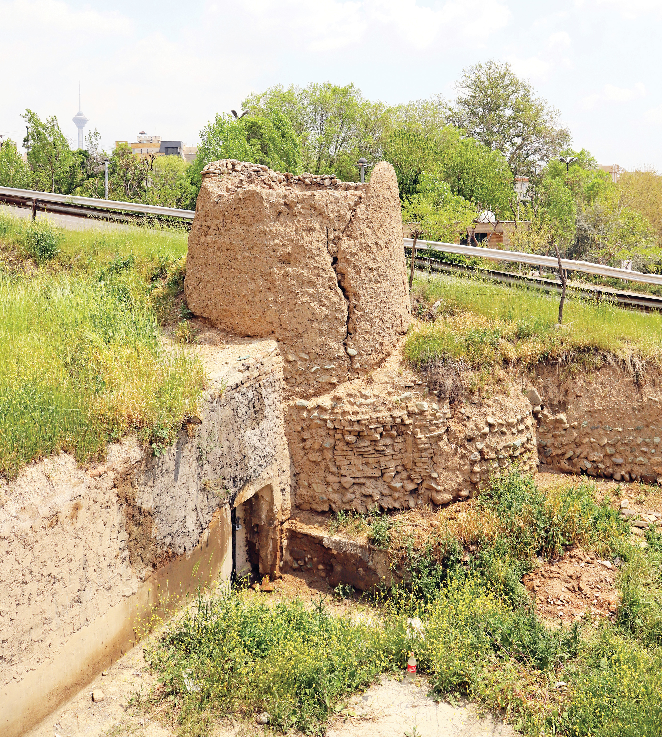 این محله هزار ساله 2 ویژگی دارد؛ توتستان‌های پهناور و عالمان شهیری که نظام‌الملک، وزیر سلجوقی، شاگردی‌شان را می‌کرد