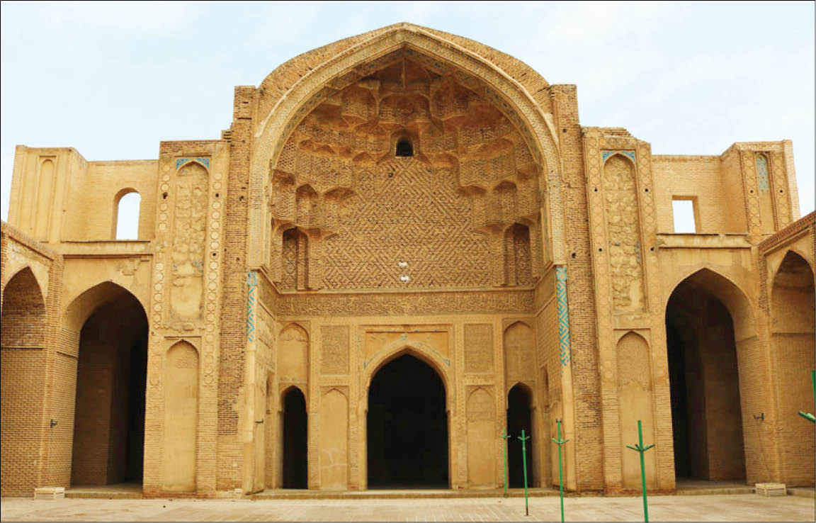 جنوب شهر با وجود محدوده کویری، جاذبه‌های متنوعی برای گشت‌و‌گذار دارد