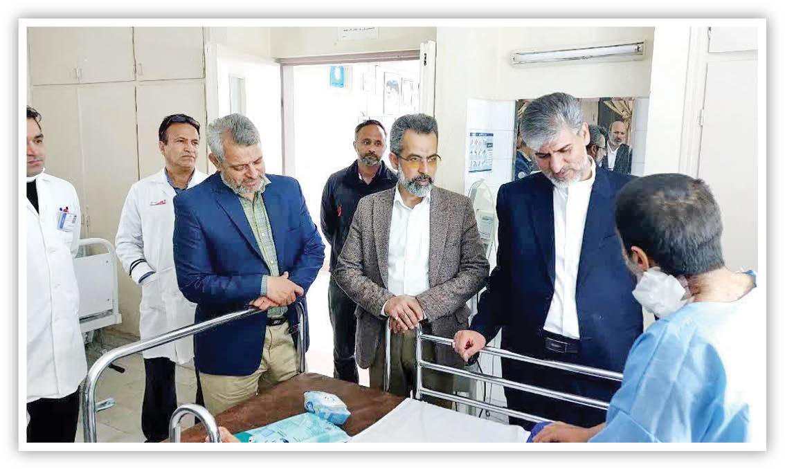 پدر جوان باغیرتی که هنگام دفاع از دختران جوان توسط اوباش مجروح شده از پسرش می‌گوید