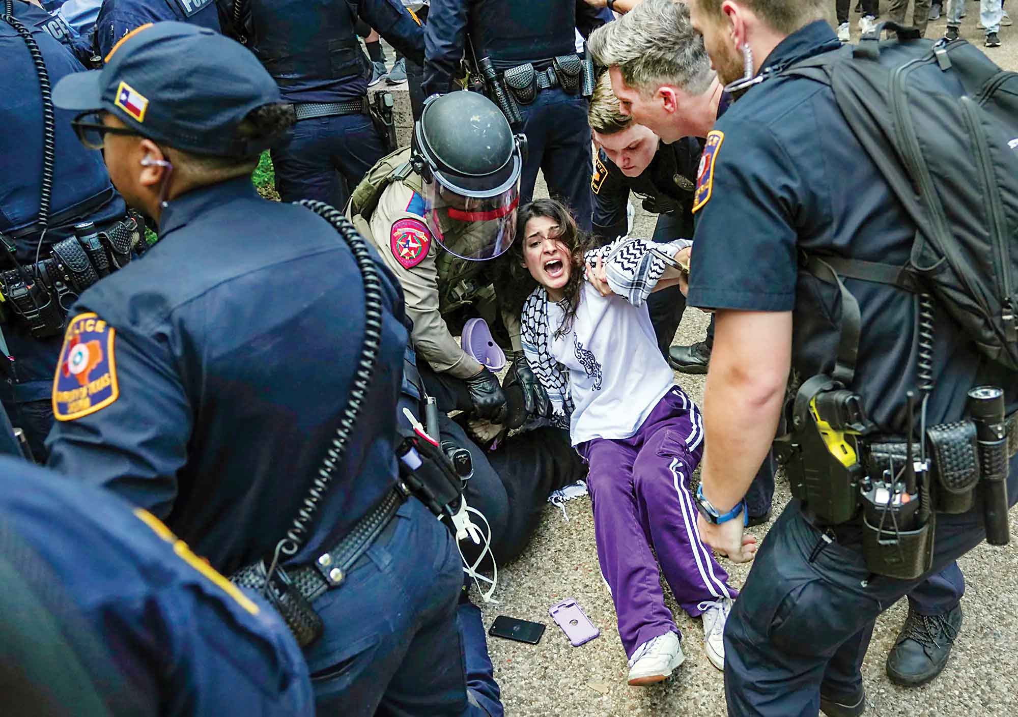 این رفتارآمریکا ‌با دانشجویان است