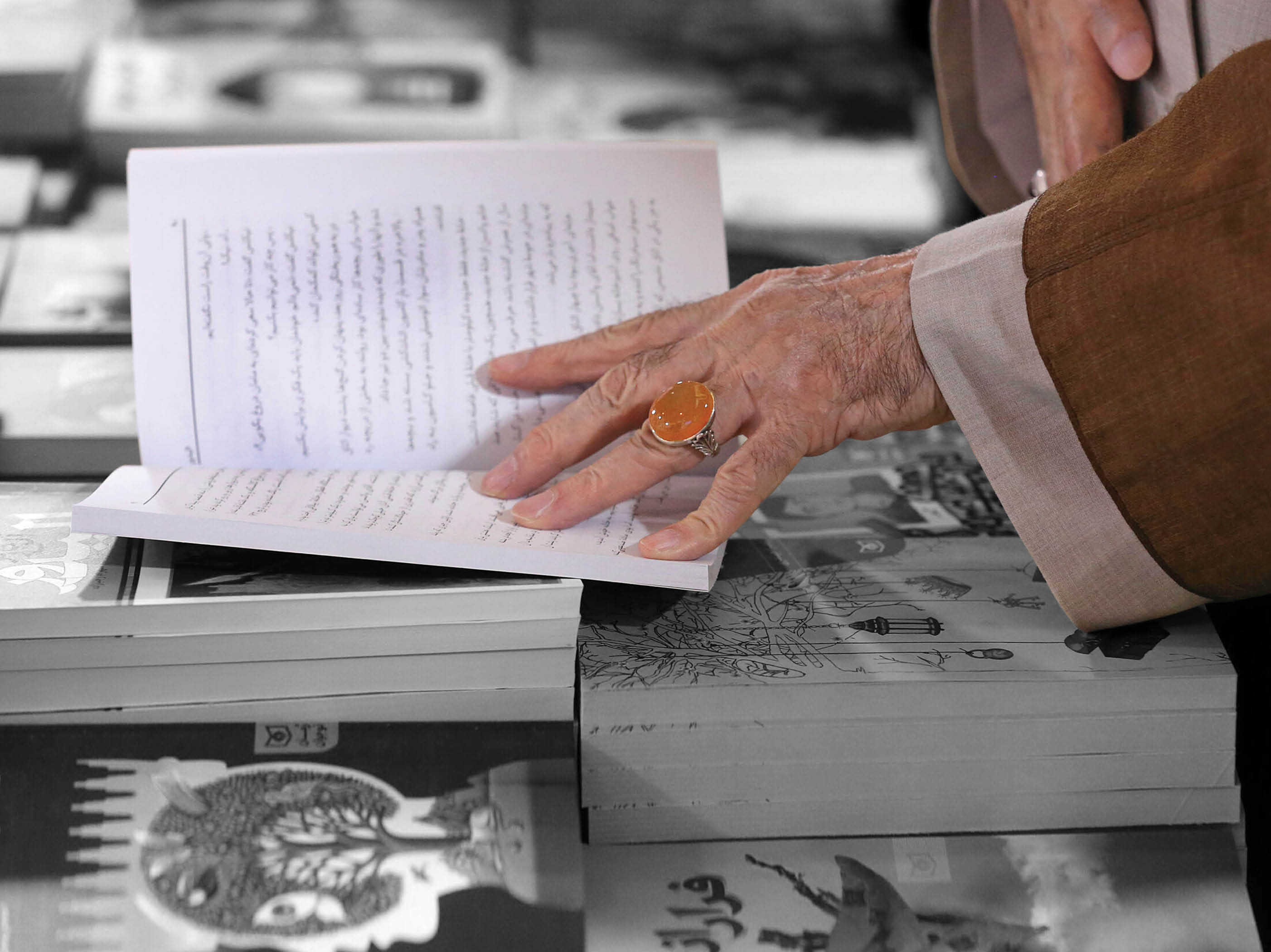 بازدید ۳ساعته رهبرمعظم انقلاب از نمایشگاه کتاب