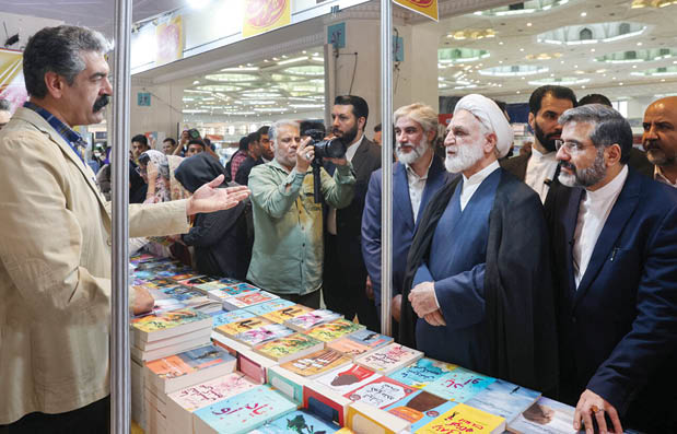 بازدید رئیس قوه قضاییه از نمایشگاه کتاب تهران