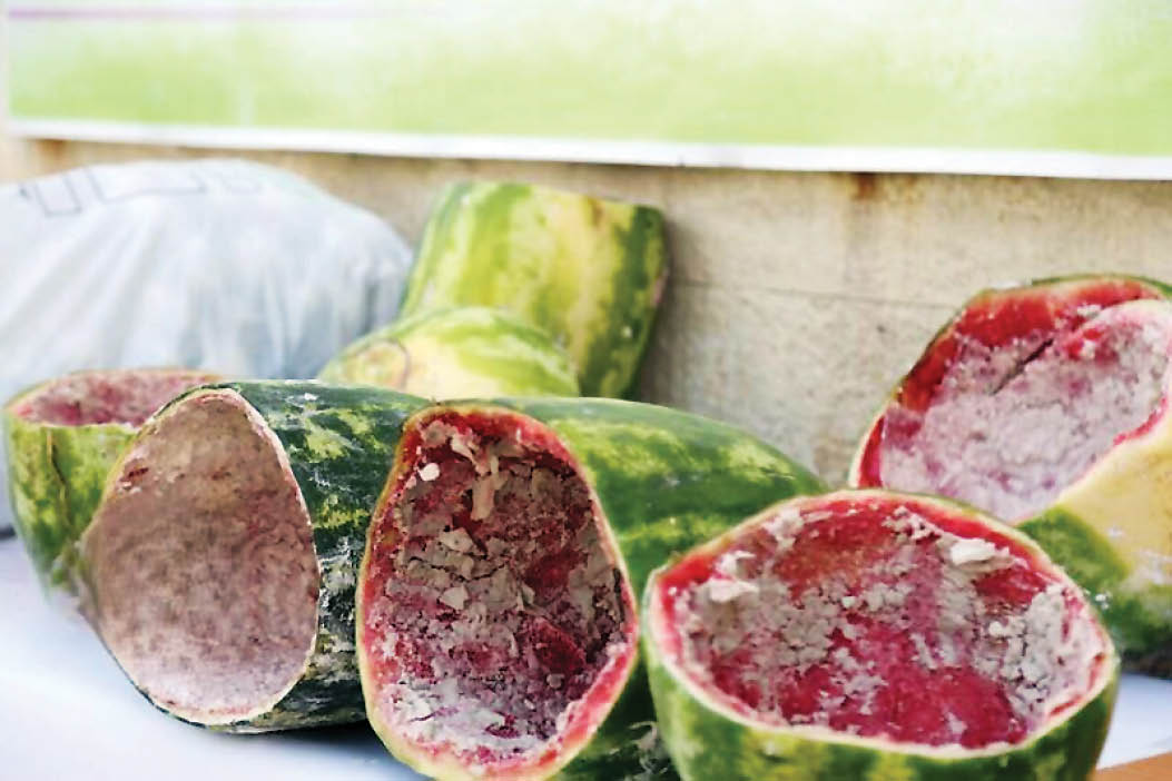 مردی که قصد انتقال 3 کیلو شیشه به زندان را داشت ناکام ماند