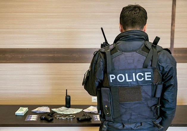 مرد تبهکار؛ مأمور قلابی شد