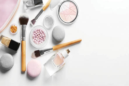 علائم اولیه عوارض مواد آرایشی - بهداشتی غیراستاندارد