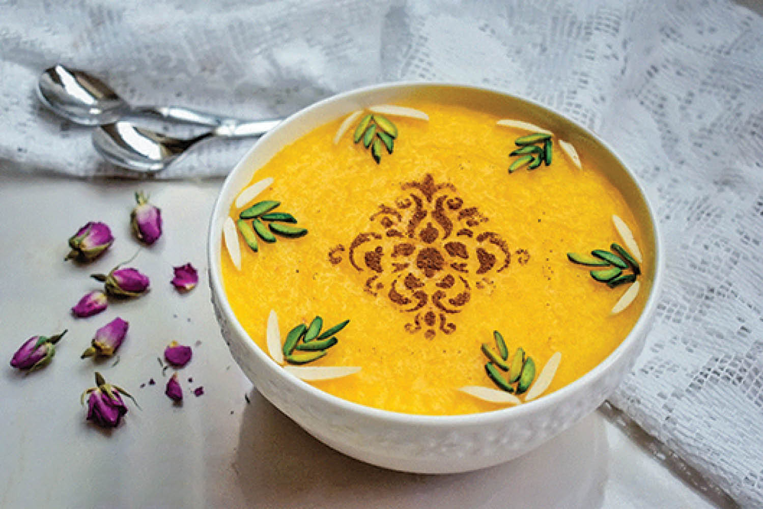 با تهیه چند ماده غذایی می‌توانید در خانه نذری‌های شیرین آماده کنید