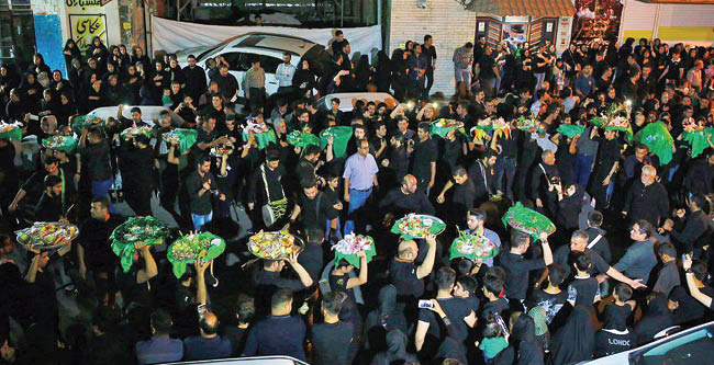 سینی‌گردانی؛ رسم یک خانواده