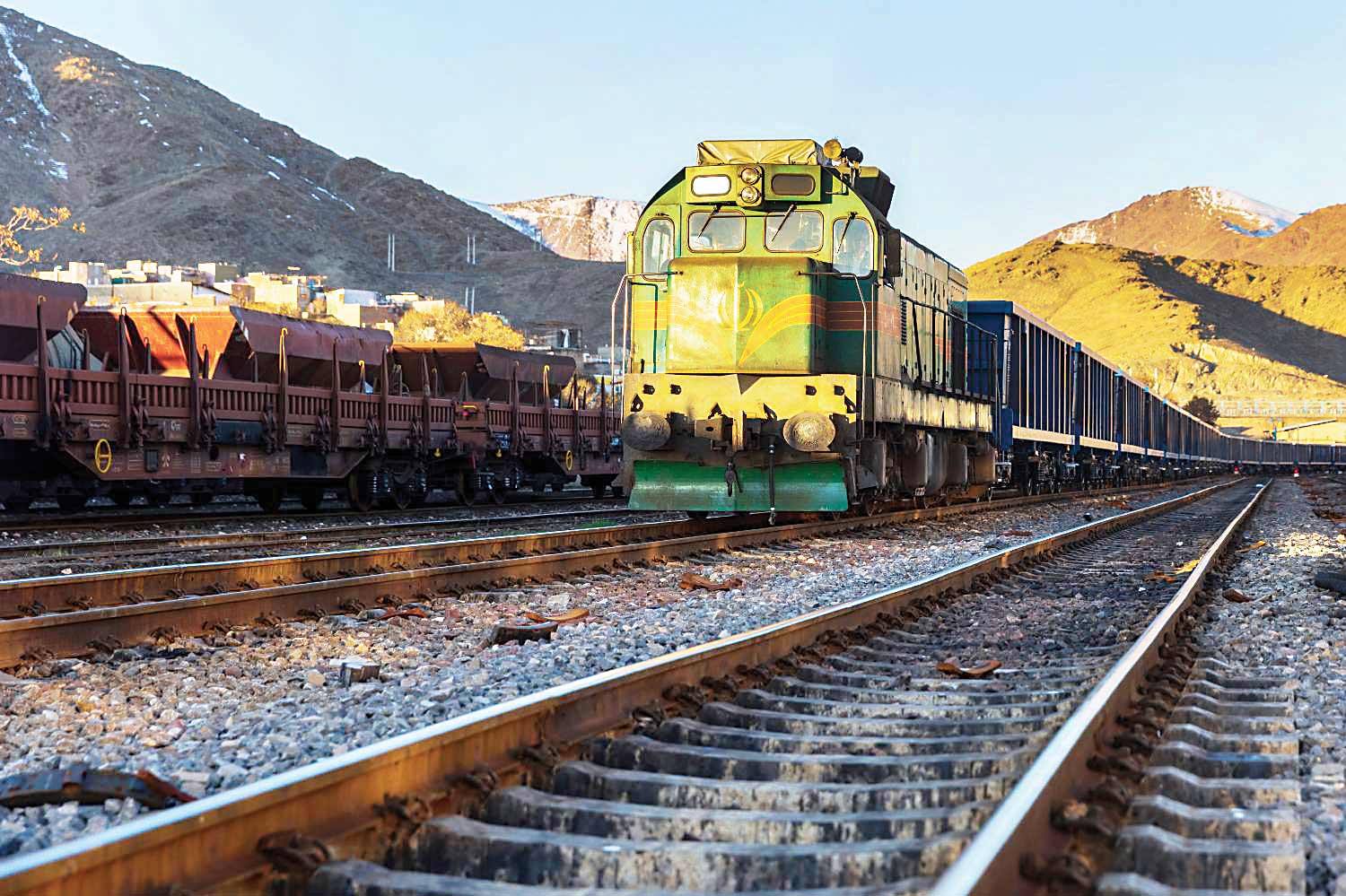 محموله سيمان صادراتی روی ريل بندر کاسپین