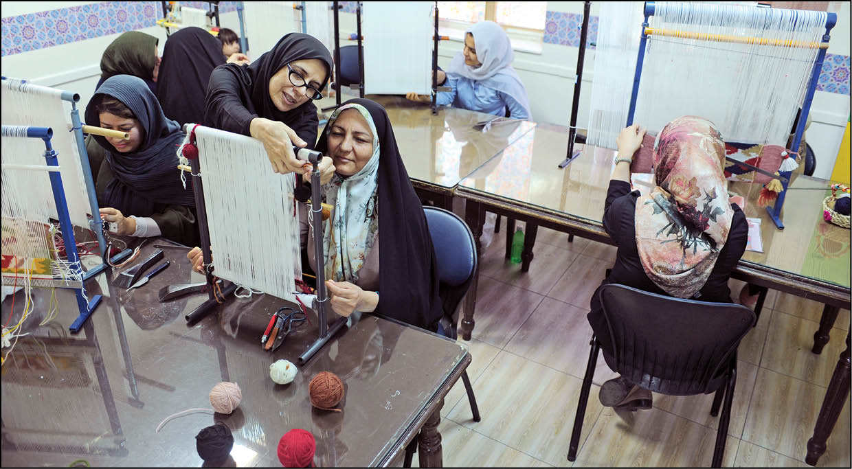 مصطفی ختیال، مسئول قرارگاه جهادی سیدالشهدا ازتغییر آهنگ خدمات در محله‌ها می‌گوید