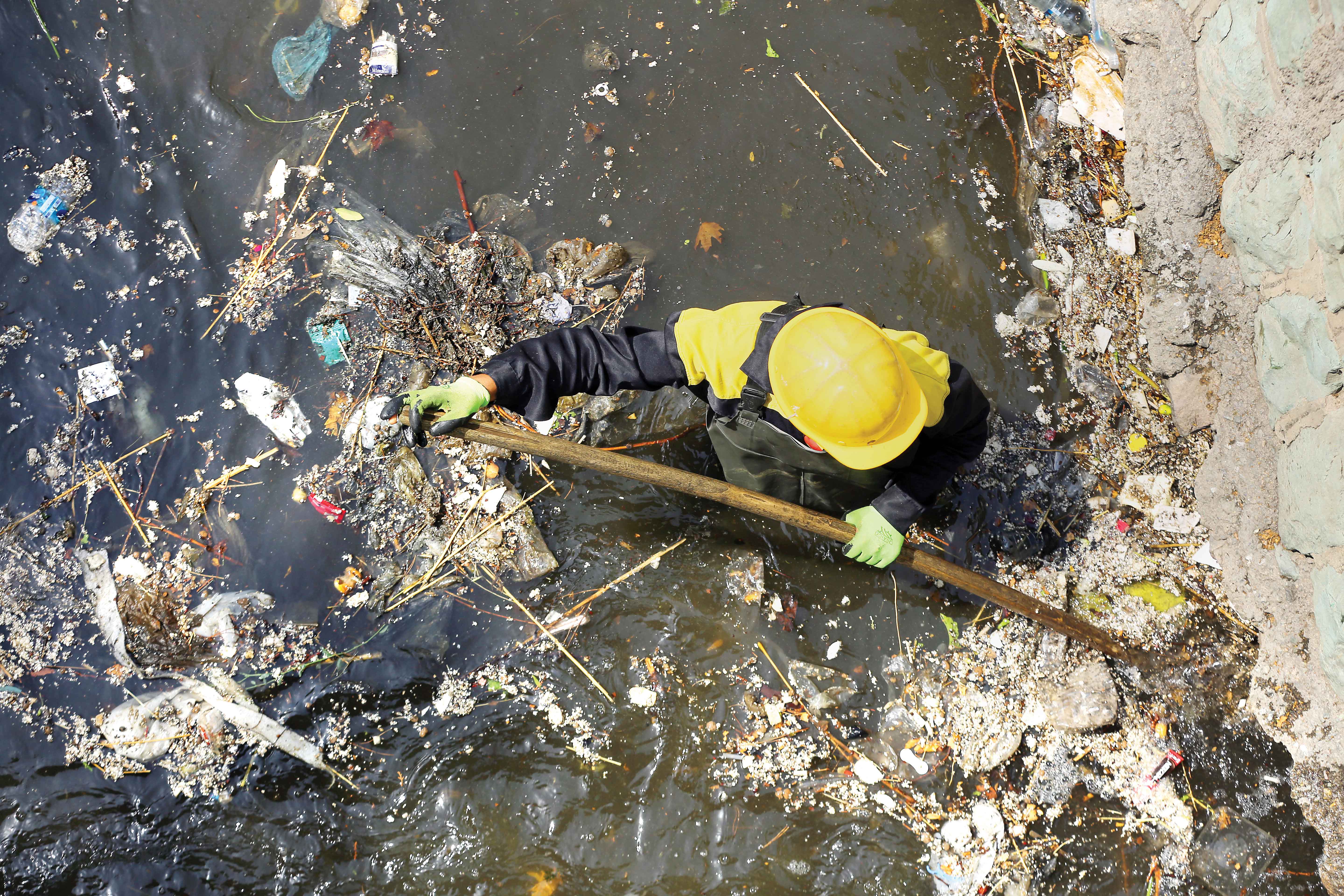 جدال با خطر در عمق 40متری