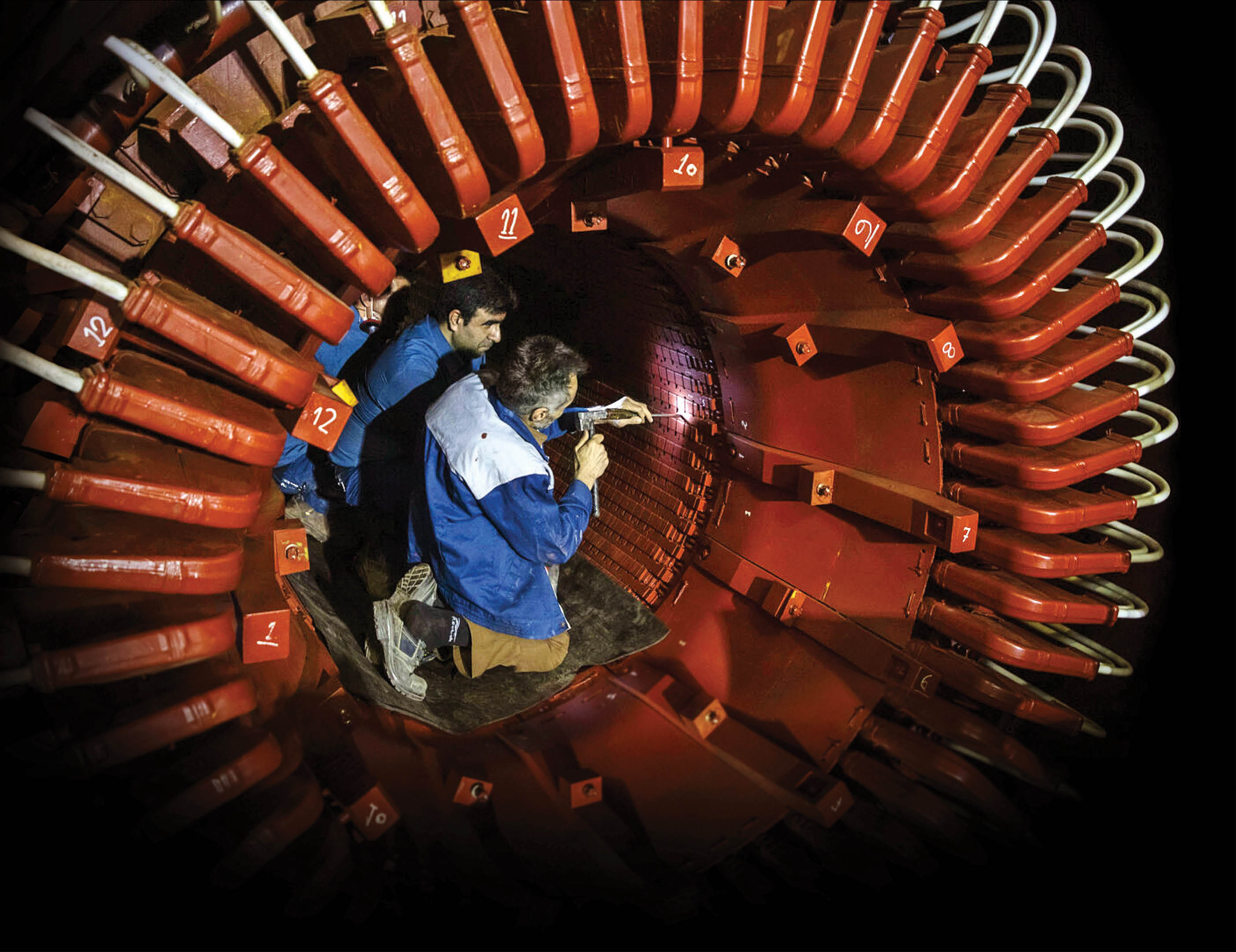 با صرفه‌جویی به کمک مهندسان ایرانی نیروگاه‌های برق برویم